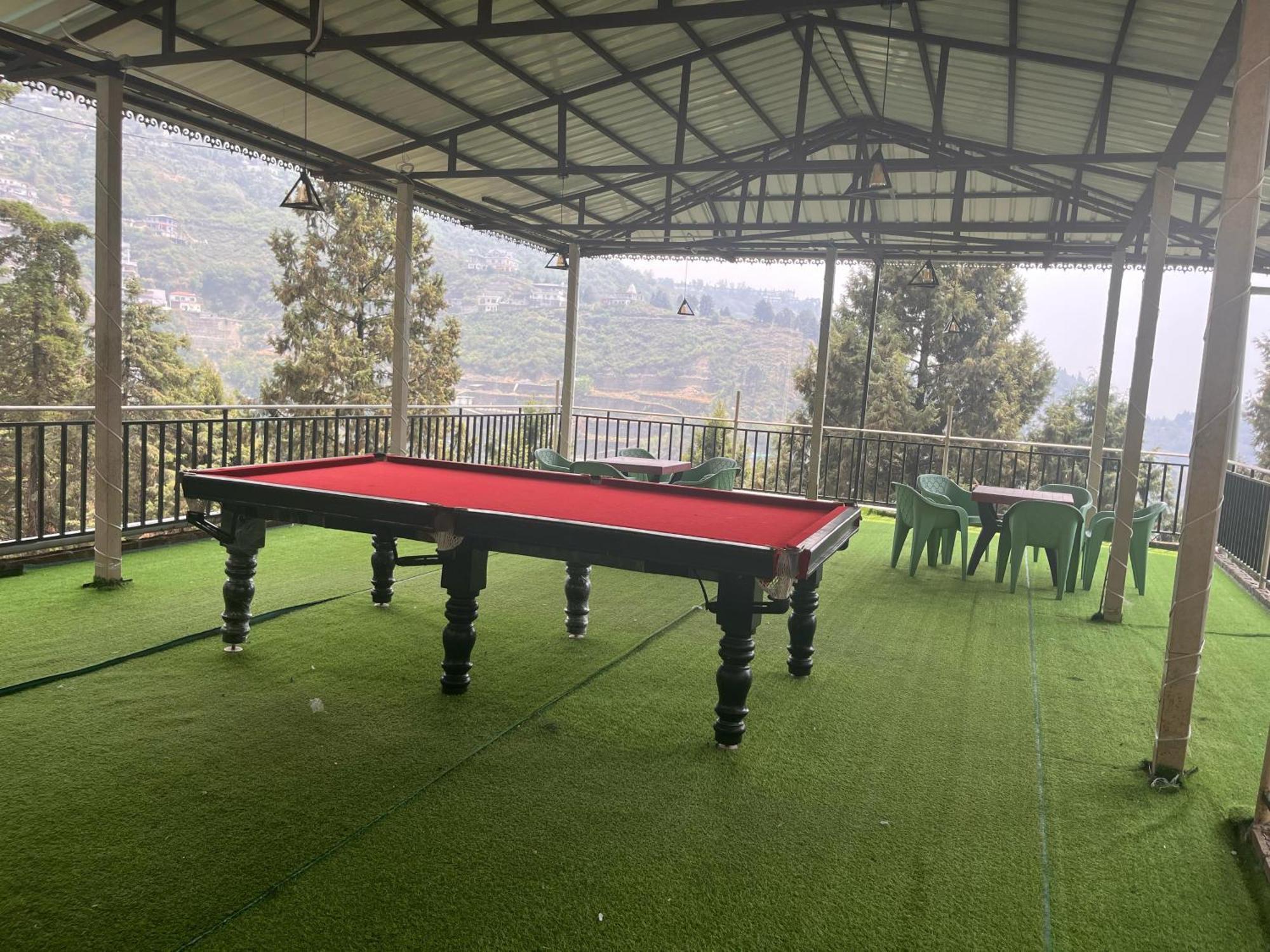 Royal Hill Inn Mussoorie Eksteriør billede
