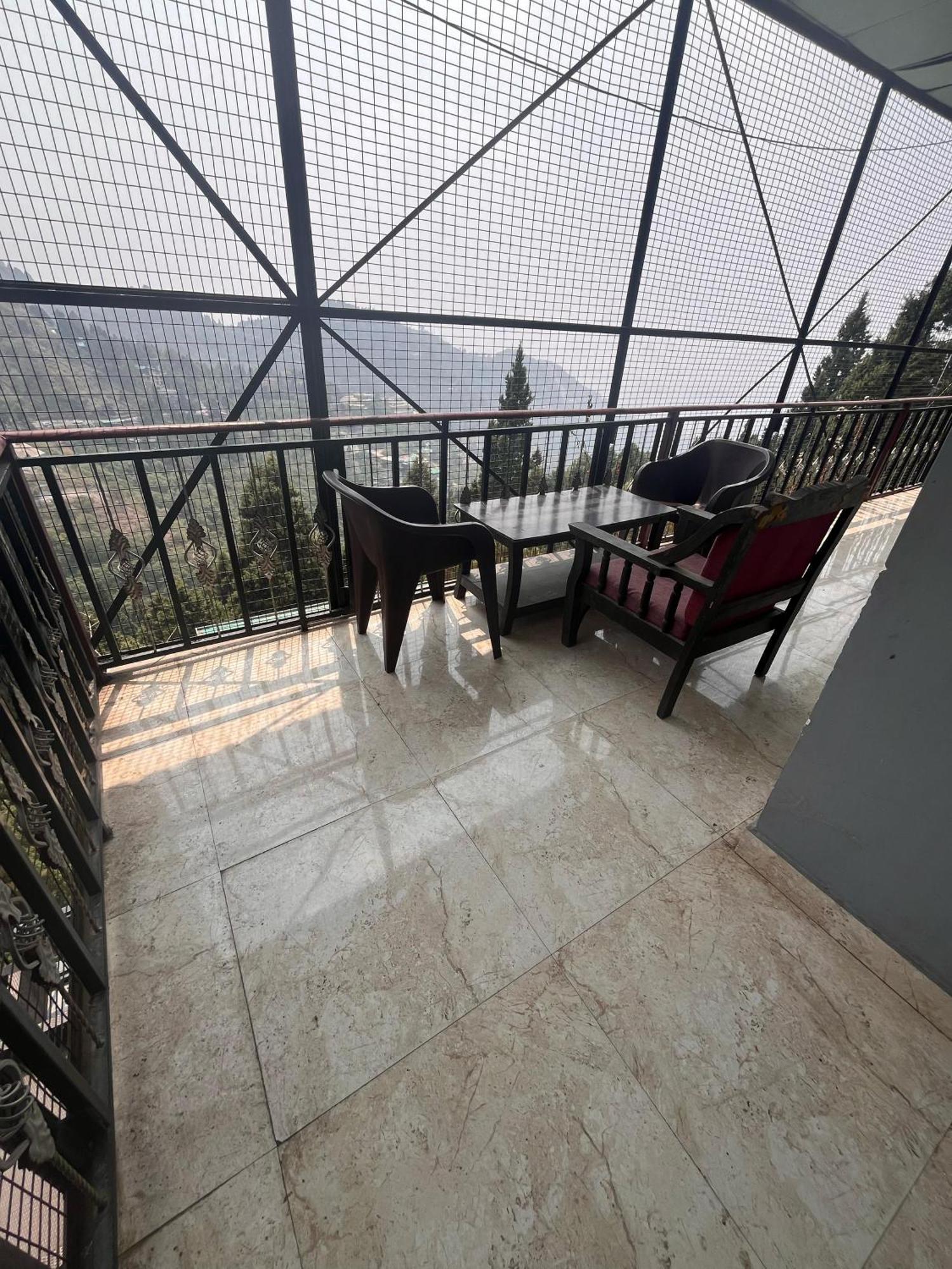 Royal Hill Inn Mussoorie Eksteriør billede